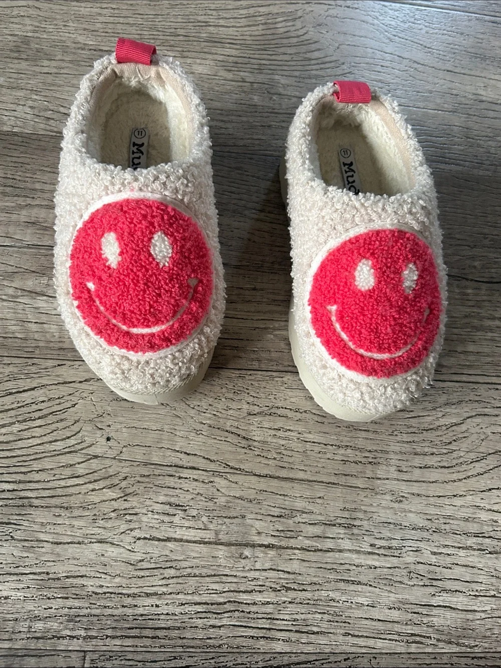 Mudd Kids Cream Sherpa Slip-Ons with Pink Smiley